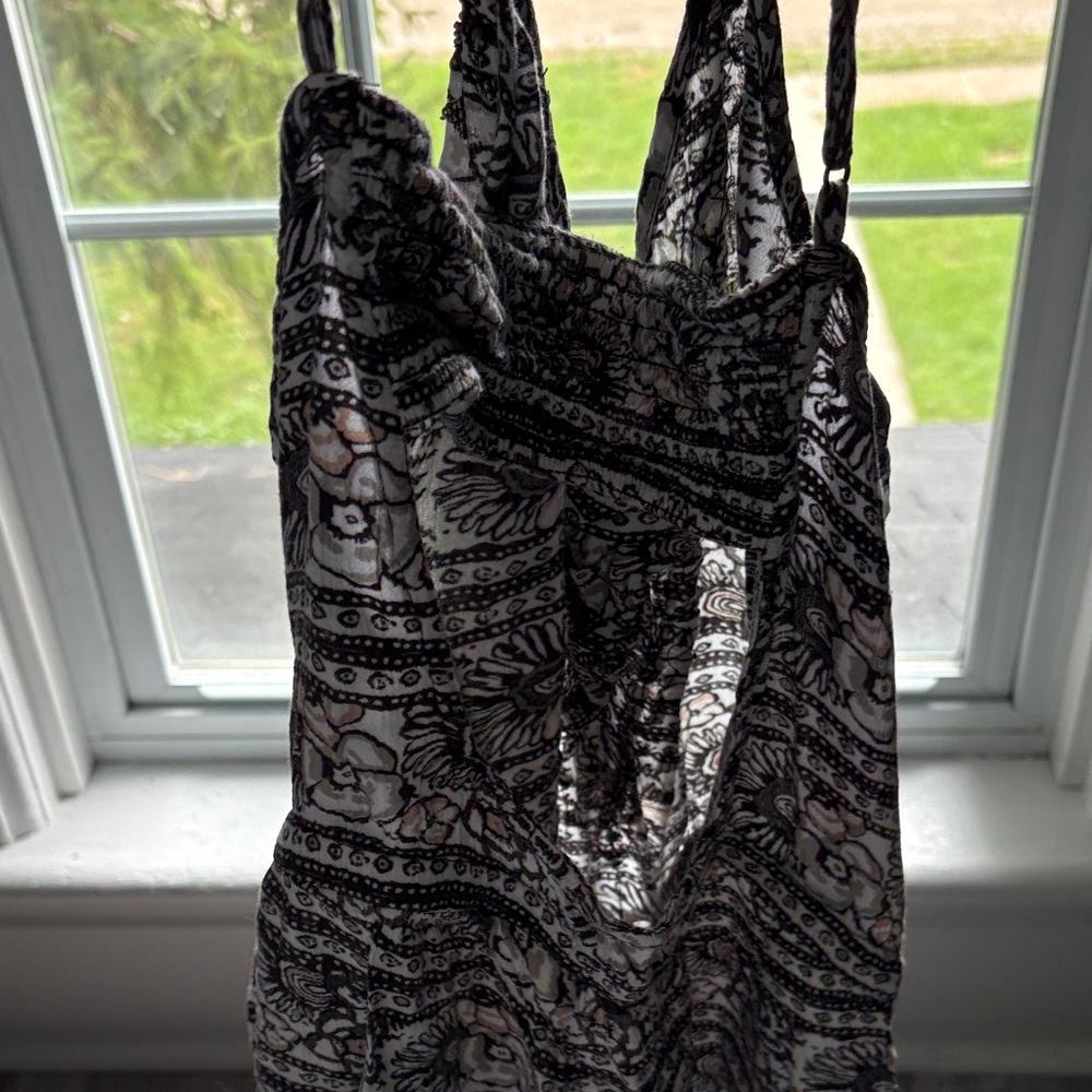 Floral Patterned Romper - Picture 5 of 5